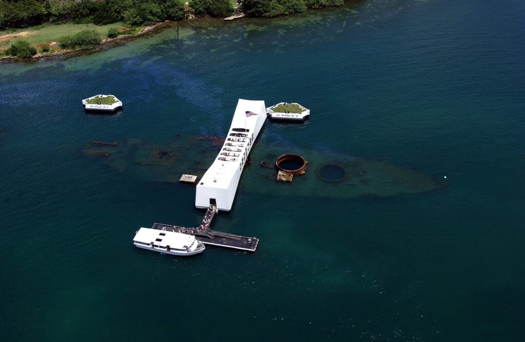 戦艦アリゾナの航空写真